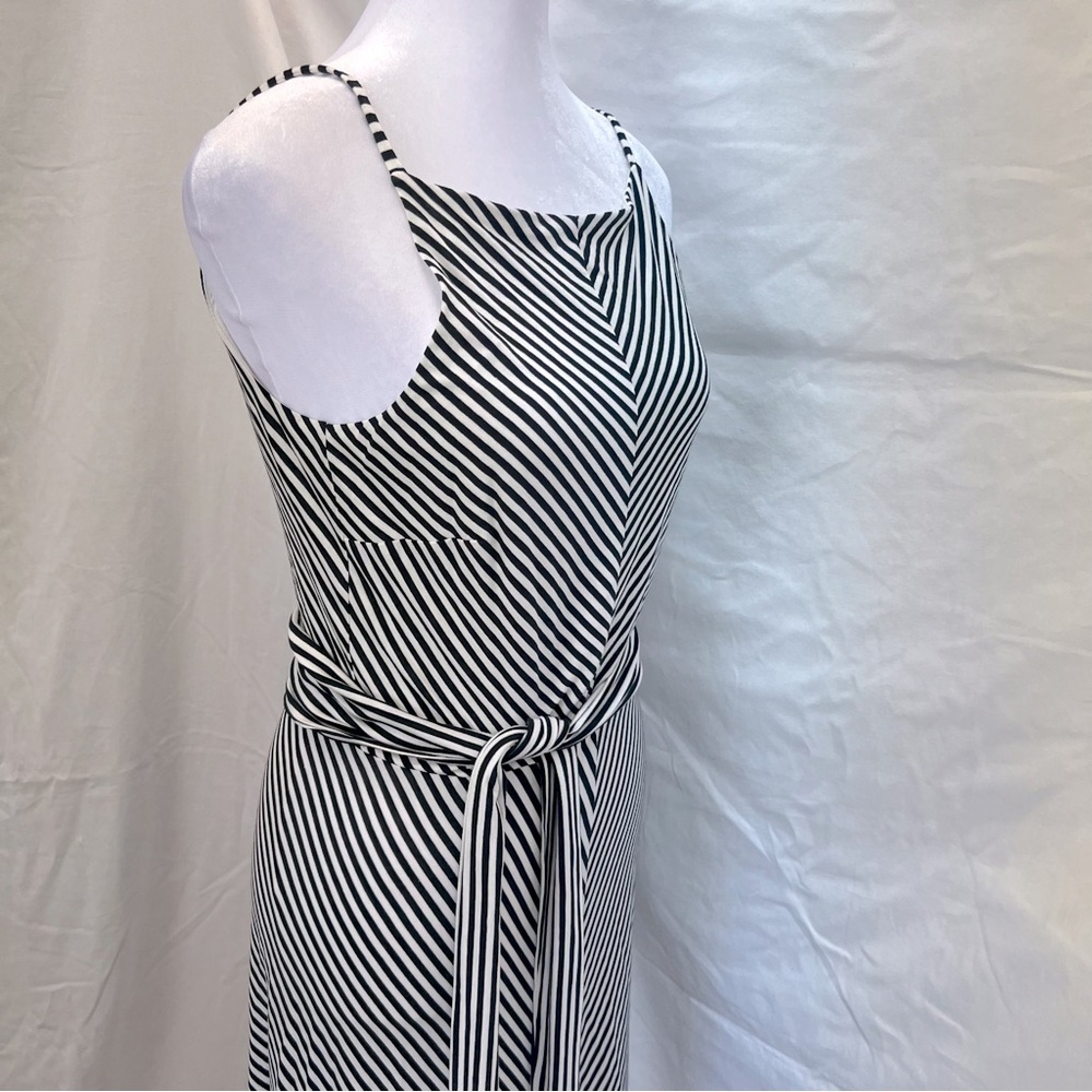 NWT Ann Taylor black and white striped dress with open back and wrap belt. - Picture 5 of 11